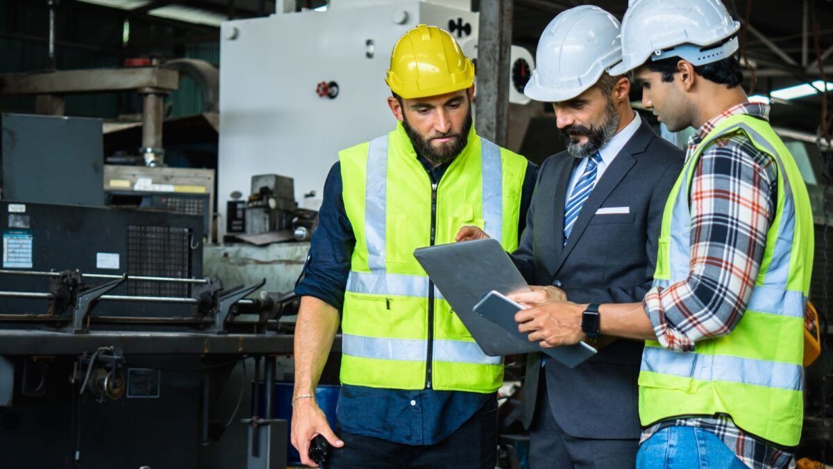 seguridad al operar maquinaria de limpieza industrial